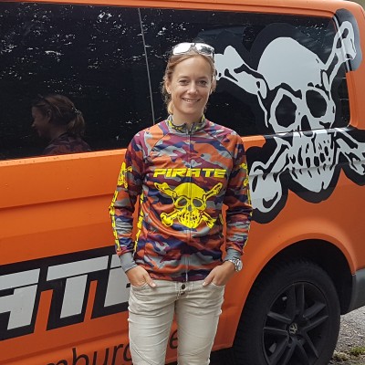 Malla Pirate manga larga roja