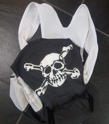 Pirate SKINS mit Trägern Schwarz